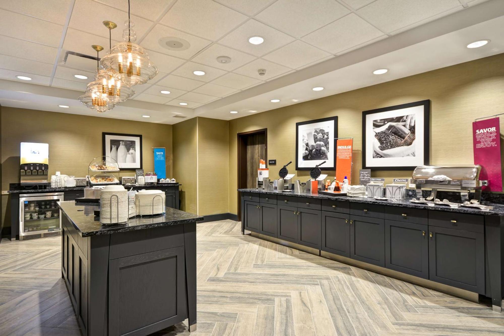 Hampton Inn & Suites Detroit/Воррен Екстер'єр фото
