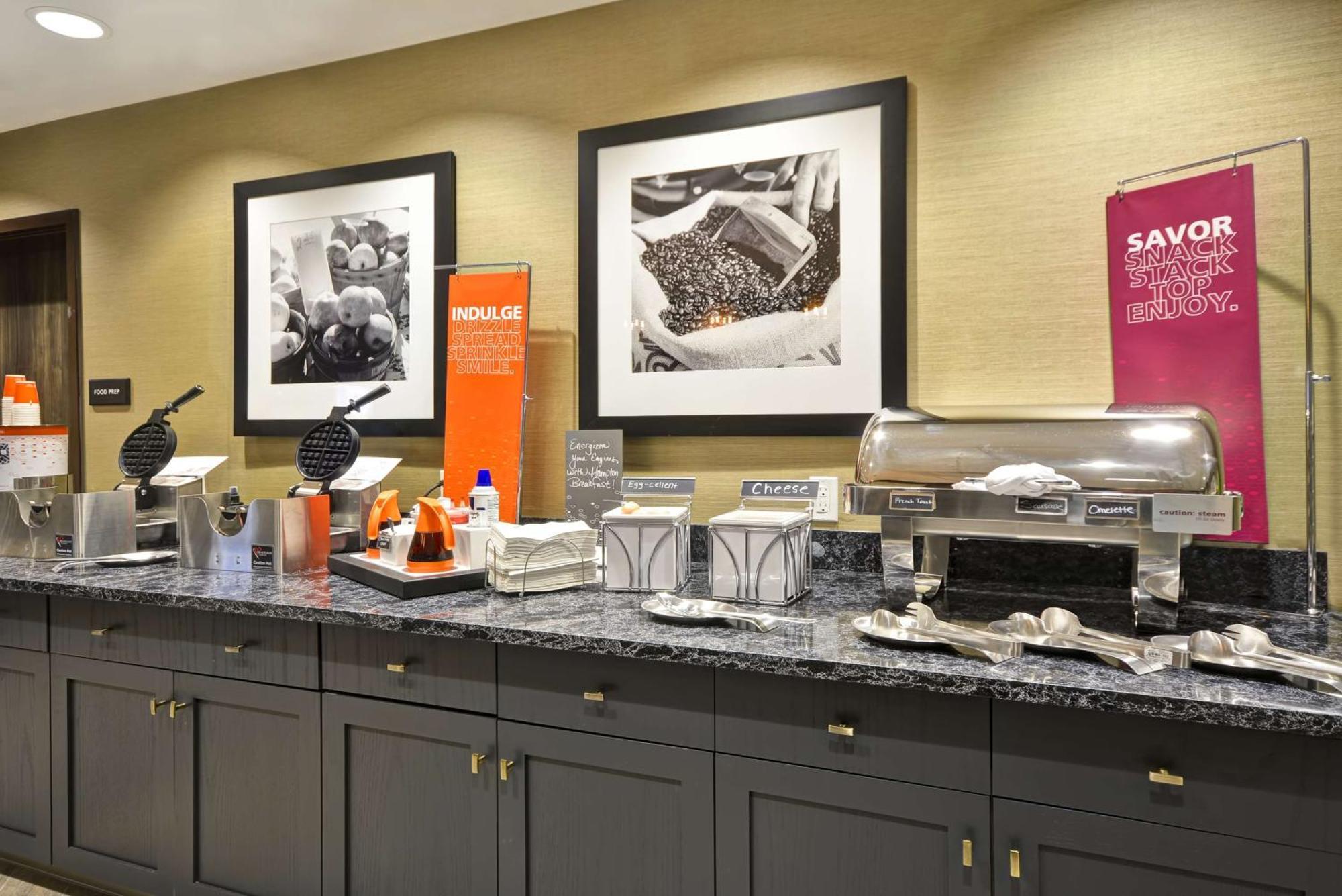 Hampton Inn & Suites Detroit/Воррен Екстер'єр фото