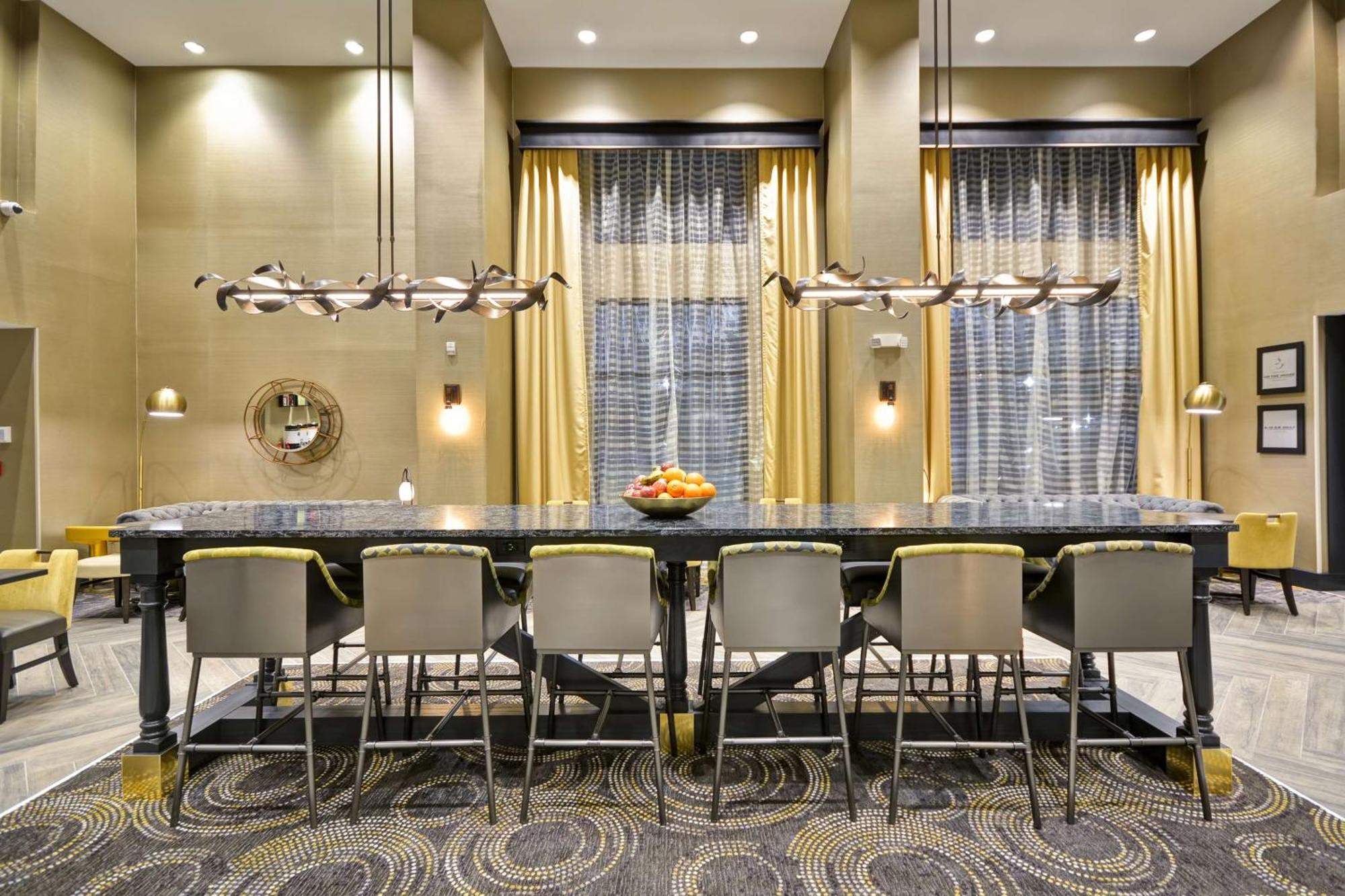 Hampton Inn & Suites Detroit/Воррен Екстер'єр фото