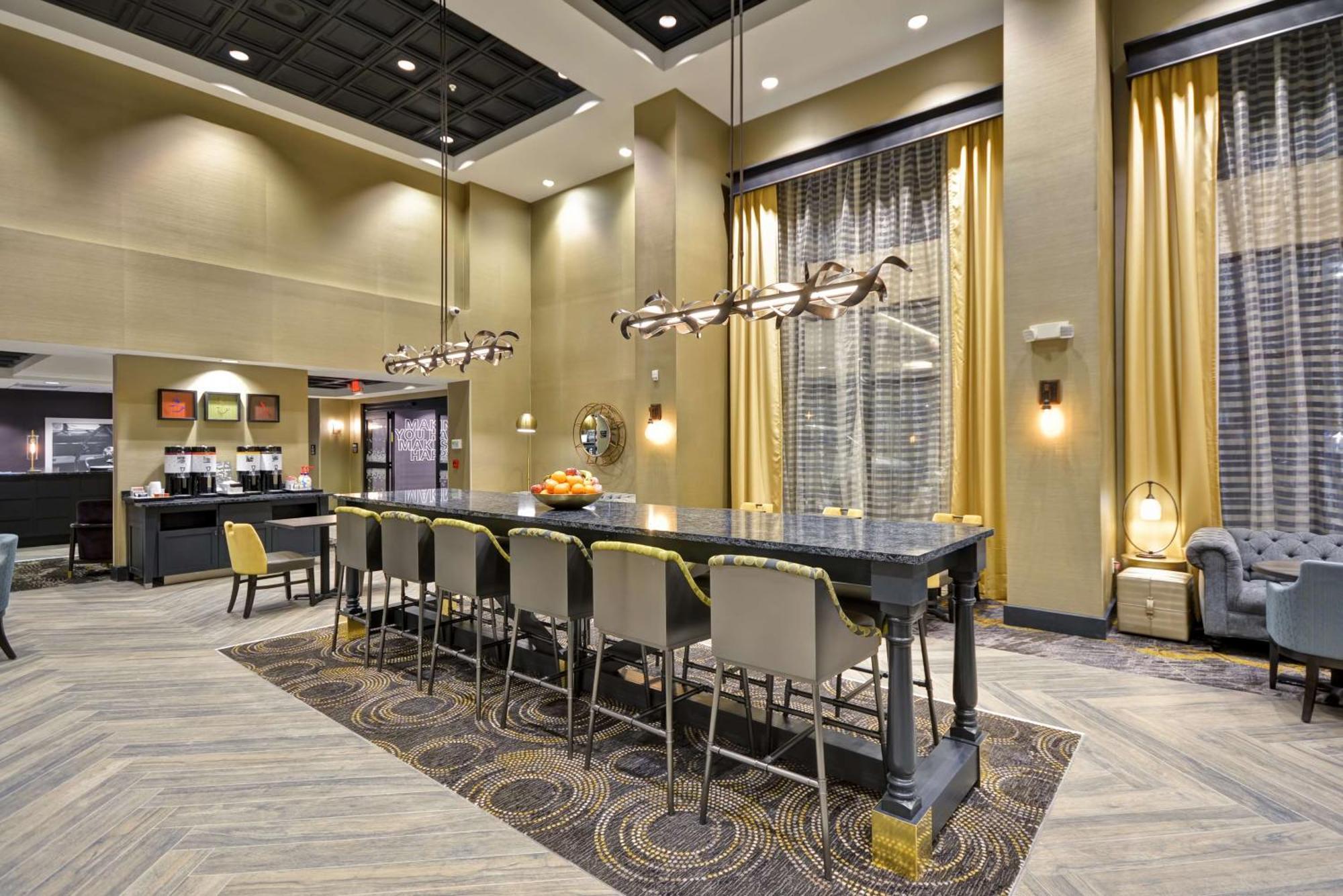 Hampton Inn & Suites Detroit/Воррен Екстер'єр фото